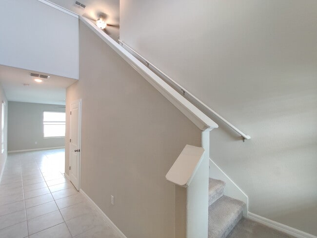 Building Photo - 7127 Samuel Ivy Dr