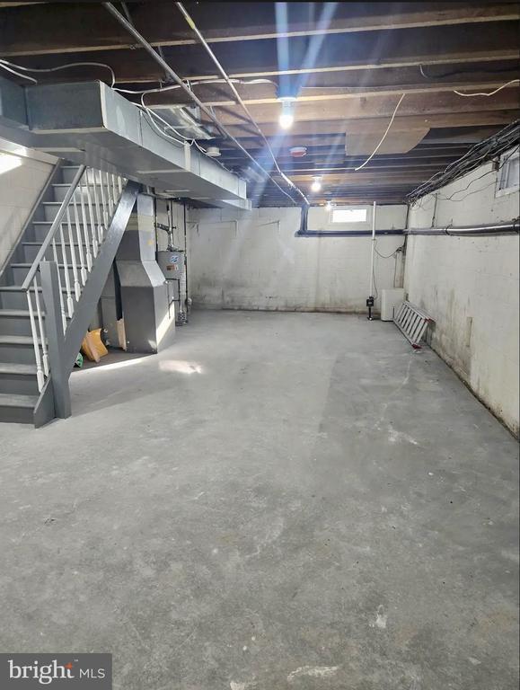 Building Photo - 580 Walnut St