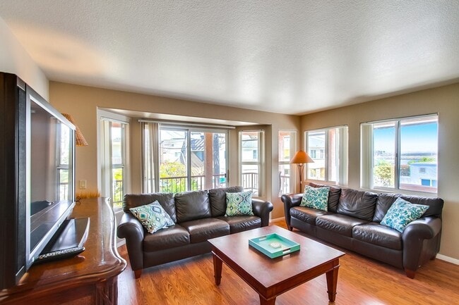 Building Photo - 831 Allerton Ct