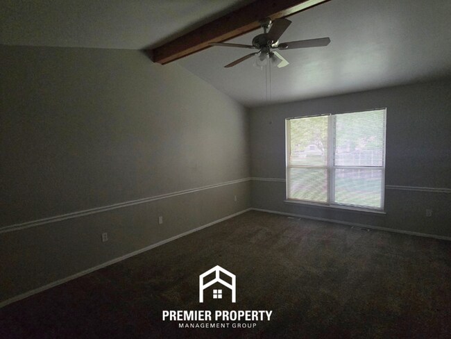 Building Photo - Stunning 3BR/2BA Florissant Home with Fireplace, 2-Car Garage & Fenced Yard!