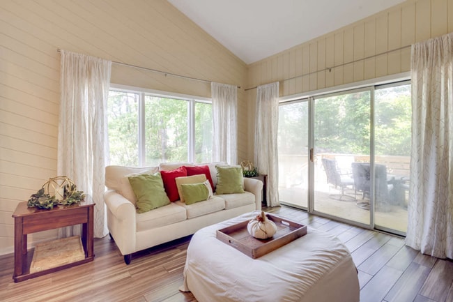 Building Photo - Kerry Lake