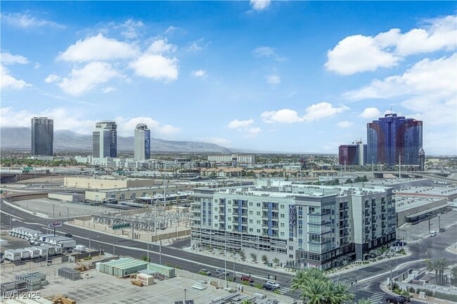 Building Photo - 4575 Dean Martin Dr