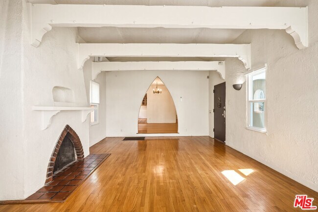 Building Photo - 2613 Cloverfield Blvd