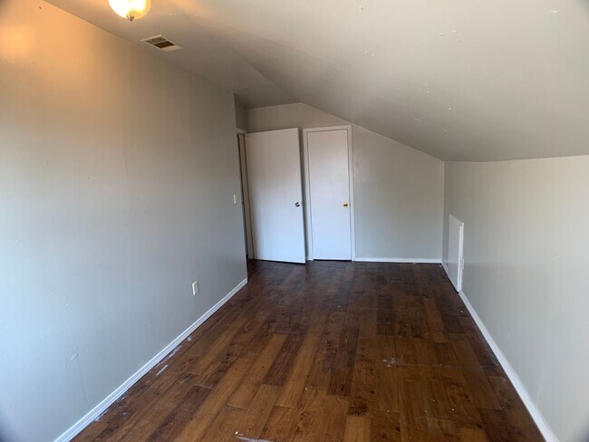 Building Photo - 5 Bedroom Choctaw!