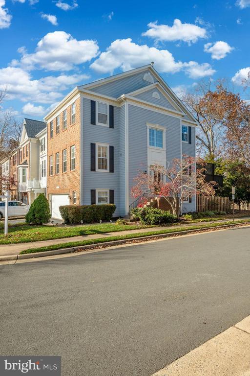 Building Photo - 20681 Waterfall Branch Terrace