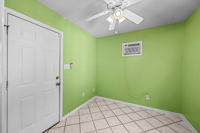 Building Photo - 314 Pebble Ln