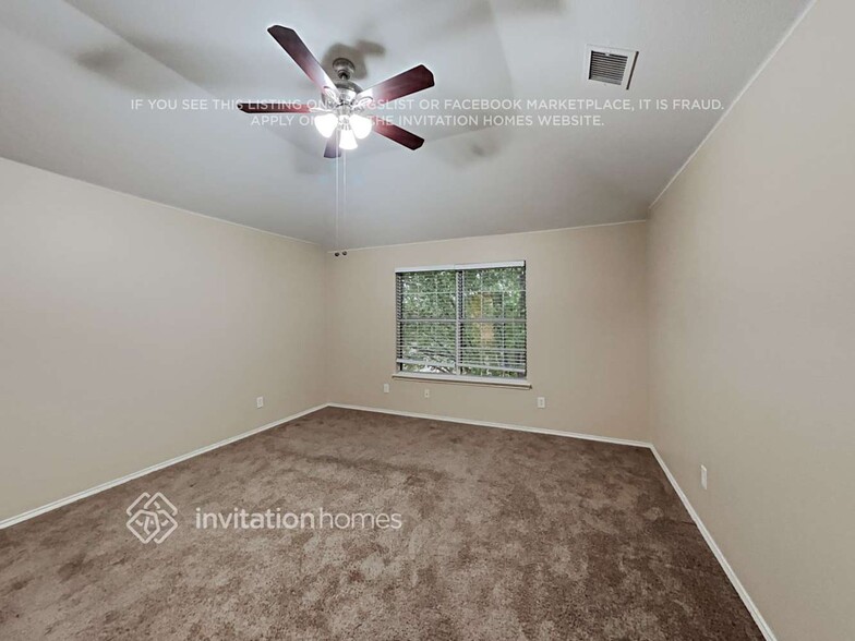 Building Photo - 200 Laramie Ln