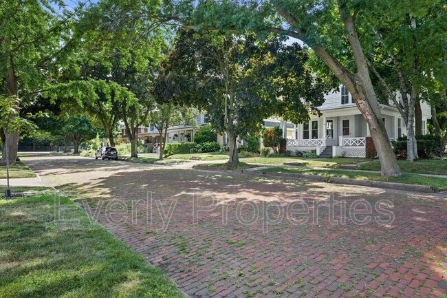 Building Photo - 1818 College Ave