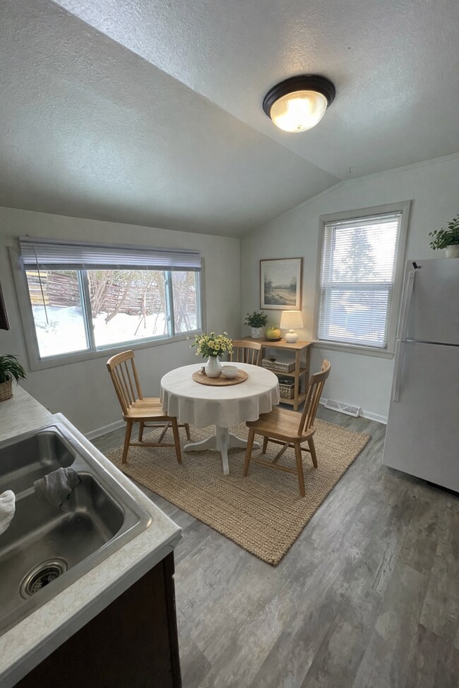 Building Photo - Coming Soon! -  3 Bed 1 Bath Home!