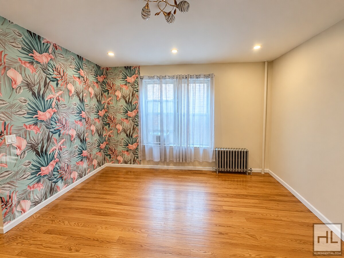 Building Photo - 43 AVENUE