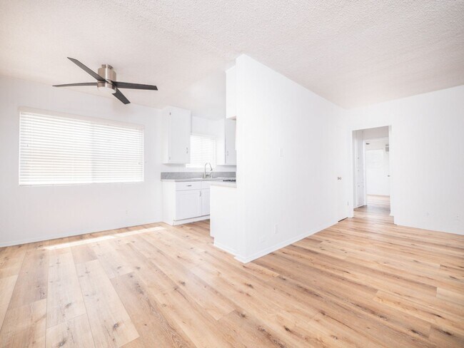 Interior Photo - 7253-57 Variel Ave