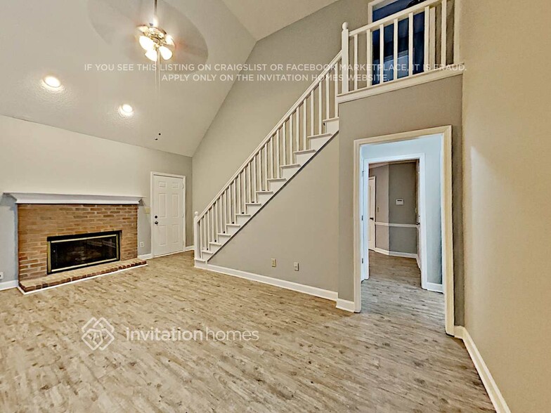 Building Photo - 580 Thornbush Trce