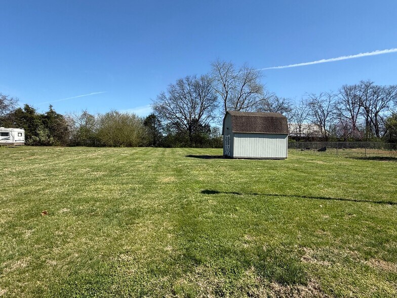 Building Photo - 105 Barton Brook Ln