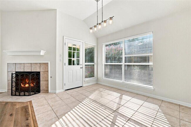 Building Photo - 12521 Canyon Glen Dr