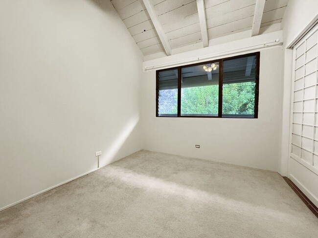 Building Photo - Pet Friendly Hawaii Kai Townhouse with A/C