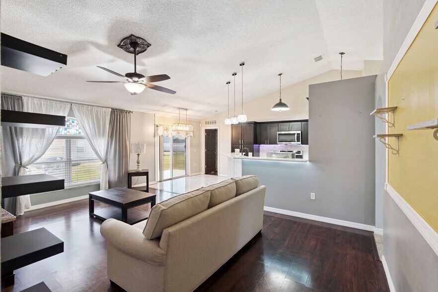 Building Photo - 907 Salerno Ct