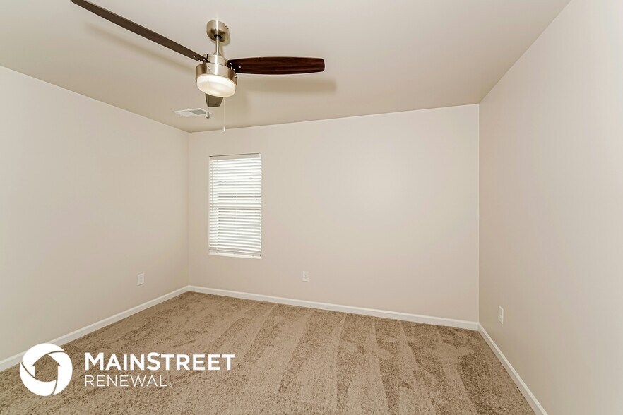 Building Photo - 65 Jonathan Dr