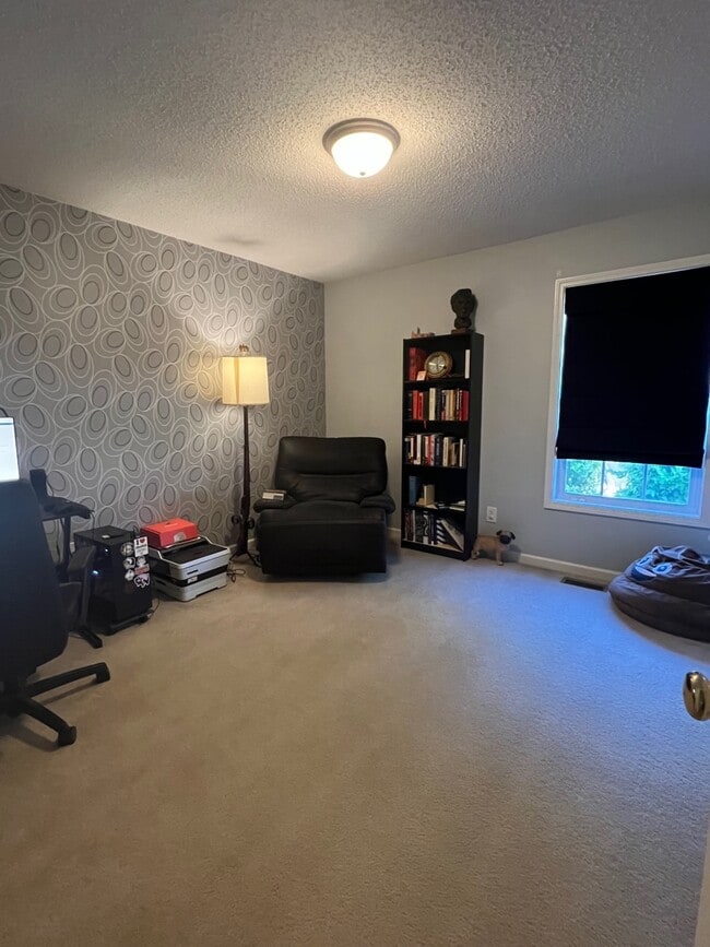 Building Photo - 305 Woodgreen Dr