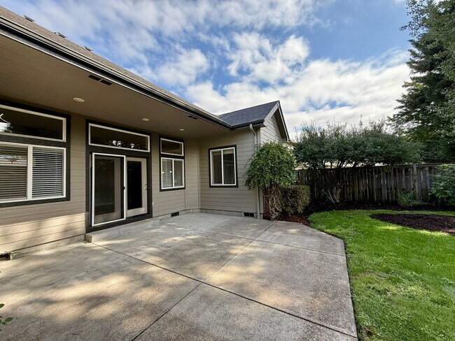 Building Photo - Single Level Cresent Meadows Home