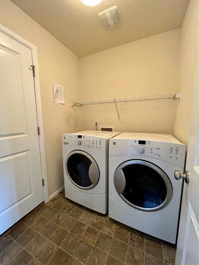 Building Photo - Tumwater 3 BD + Office Space - Move-In Special!
