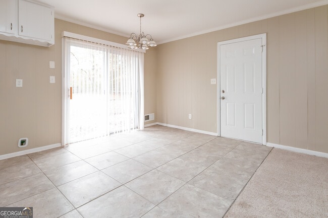 Building Photo - 892 Oak Dr