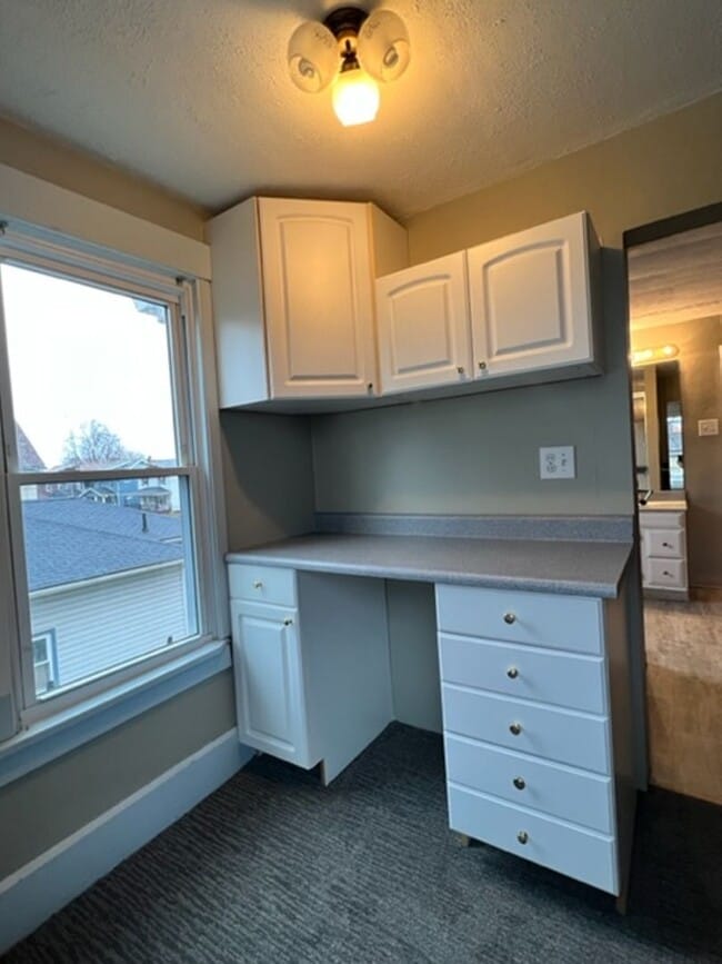 Building Photo - Very spacious 3 bedroom home for rent - Ca...