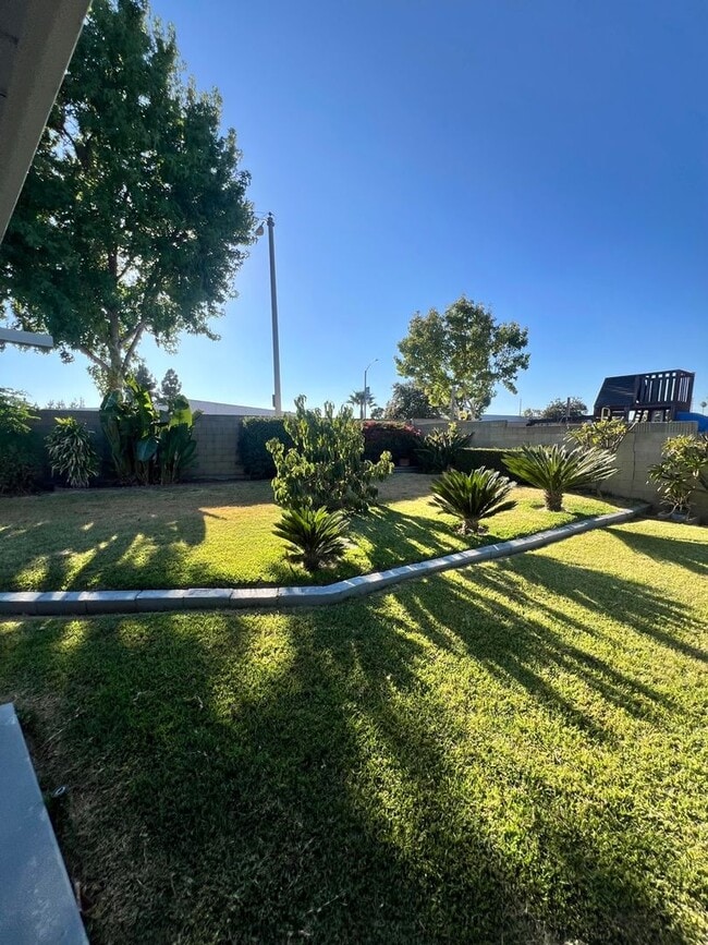Building Photo - Spacious 2-Story House in Whittier