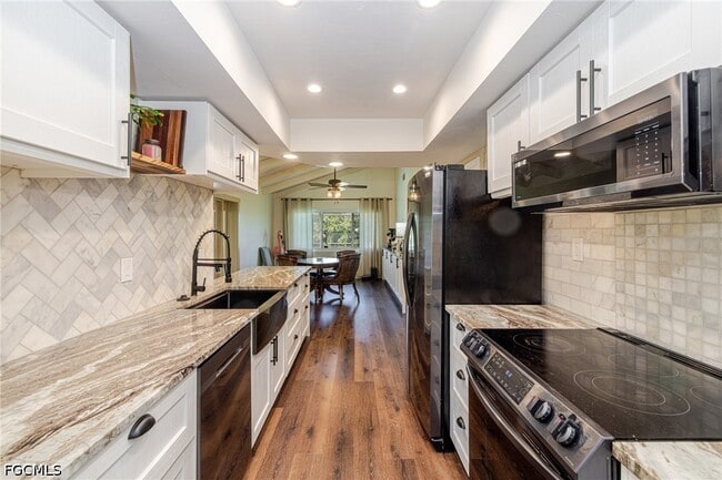 Building Photo - 2507 Lakeview Dr