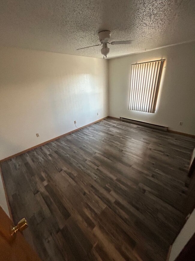 Building Photo - Lovely, Updated Townhome for Rent