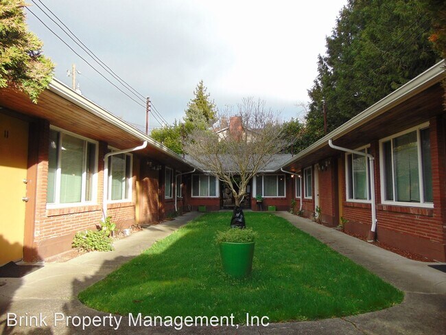 Building Photo - 2800 NE 55th St