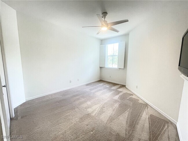 Building Photo - 1370 Mariposa Cir
