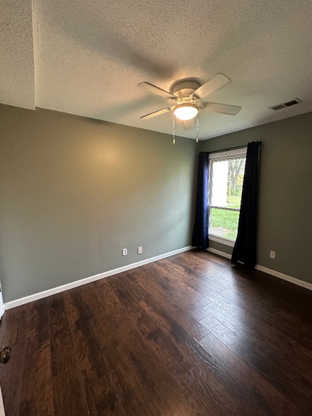 Building Photo - 2133 Quail Creek Dr