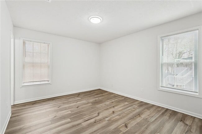 Building Photo - 240 Plantation Glen Ct