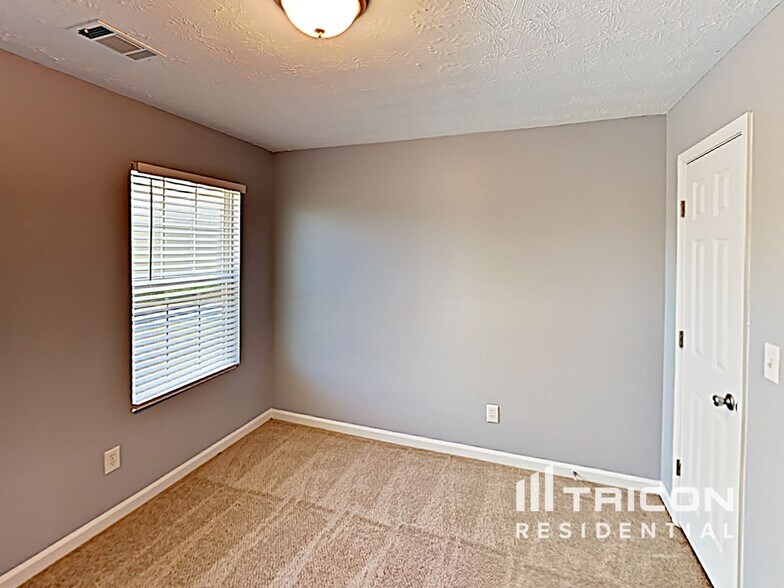 Building Photo - 460 Arthurs Ln