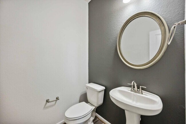 Building Photo - 15246 White Moss Dr