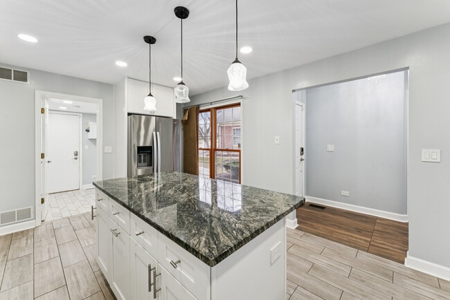 Building Photo - 310 Spring Creek Cir