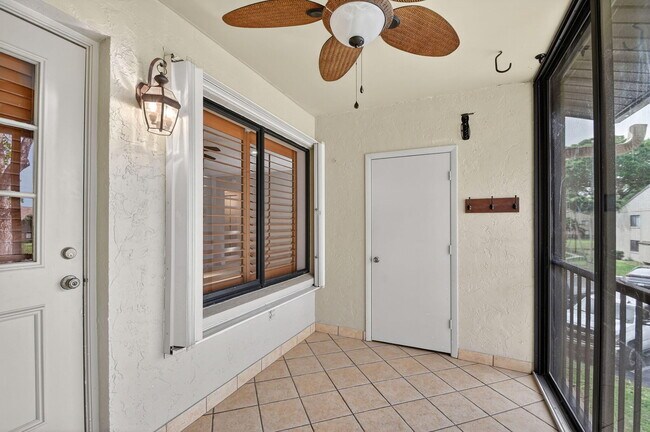 Building Photo - 511 Shady Pine Way