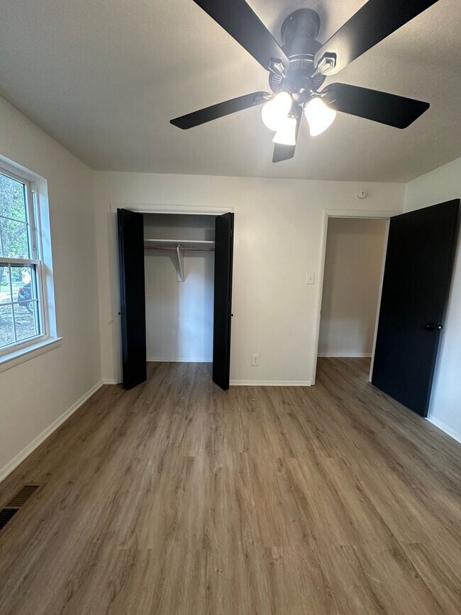 Building Photo - 6 Raleigh Cir