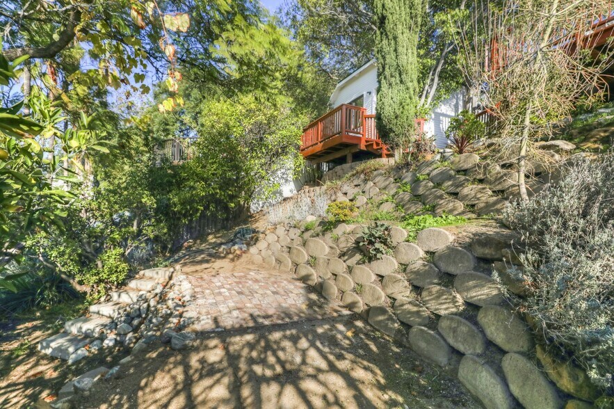 Building Photo - 1563 Lucretia Ave