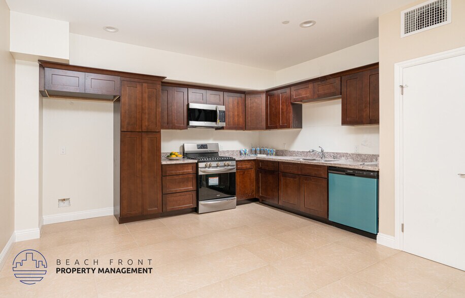 Building Photo - 1522 Lomita Blvd.