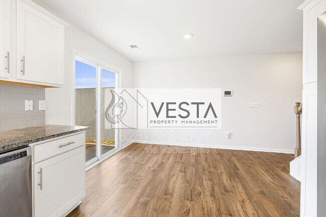 Building Photo - 30 Benedict Ln