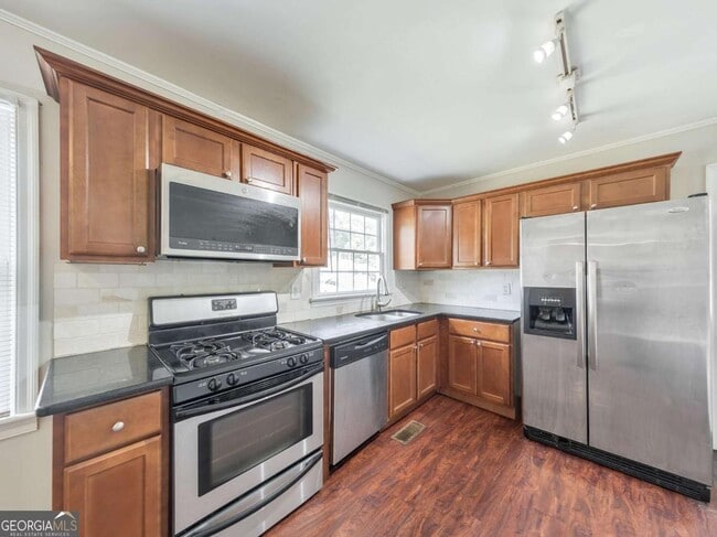 Building Photo - 652 Mozley Dr SE