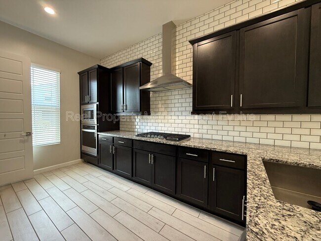 Building Photo - 5118 E Anderson Dr