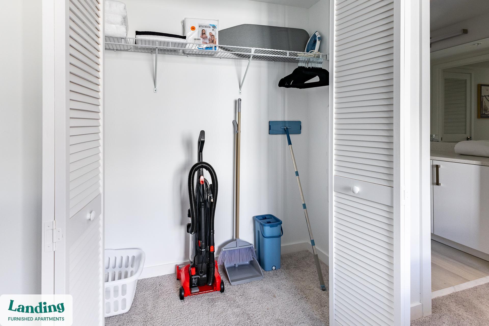 Building Photo - 200 NE 1st Ave