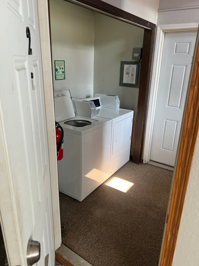 Building Photo - Large 3 bedroom apartment close to Sawyer Elementary, great for families