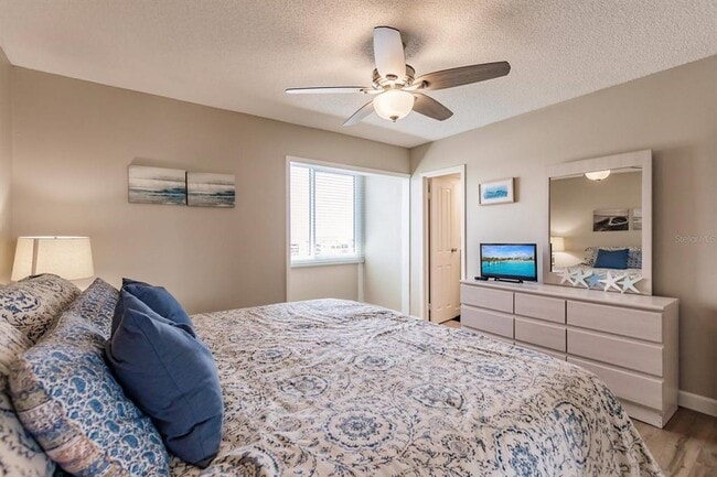 Building Photo - 1125 W Peppertree Dr