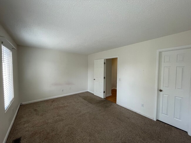 Building Photo - 2406 Bowen St