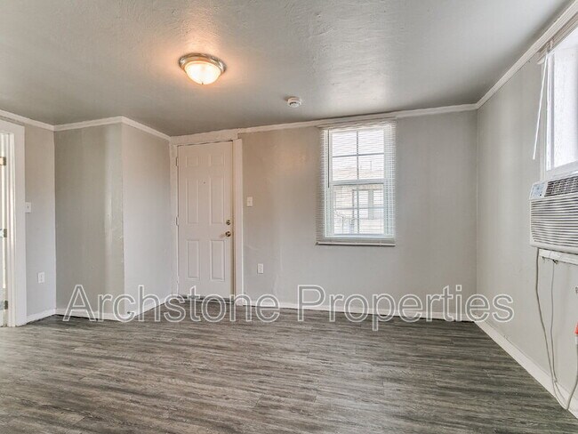 Building Photo - 1233 N Grand Blvd
