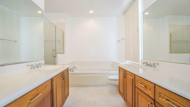 Building Photo - 3833 NW 5th Terrace