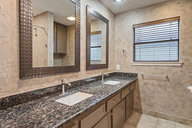 Building Photo - 21406 Park Brook Dr